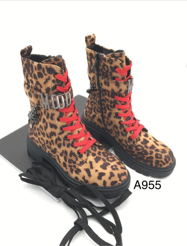 Trendige Leopard-Boots