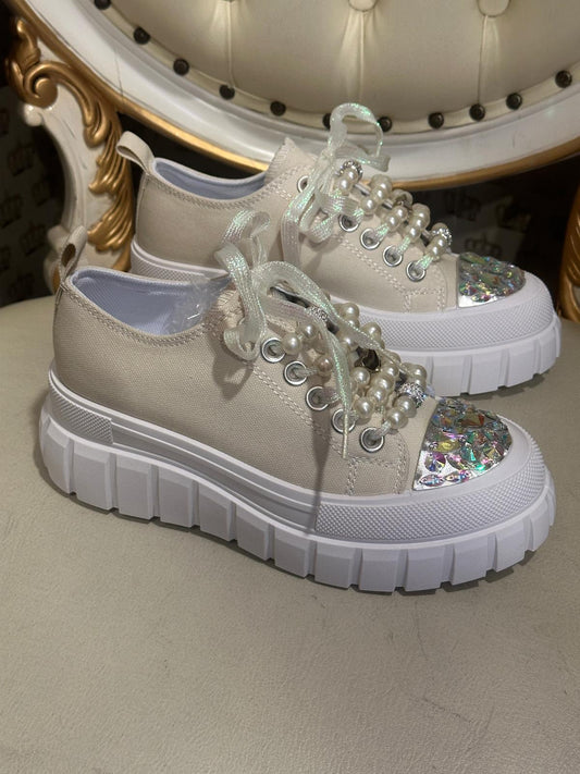 Sneaker mit Perlen