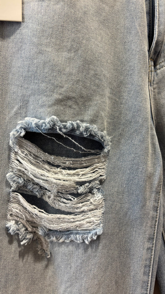 Ripped Jeans mit weitem Bein