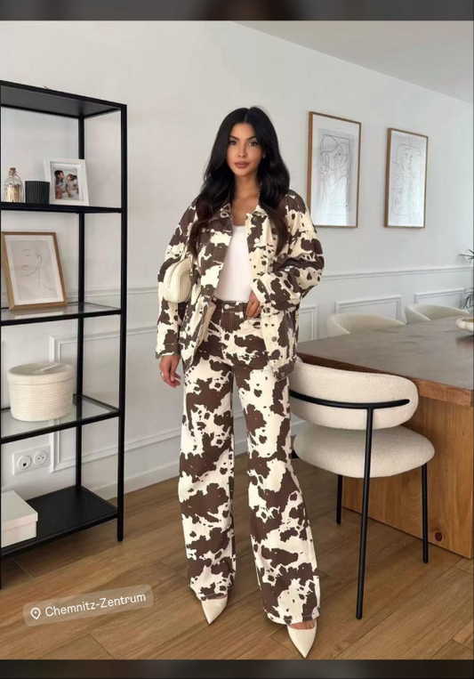 Schlaghose mit Kuhflecken