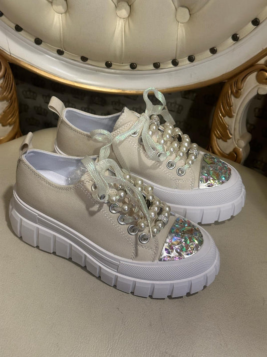 Sneaker mit Perlen